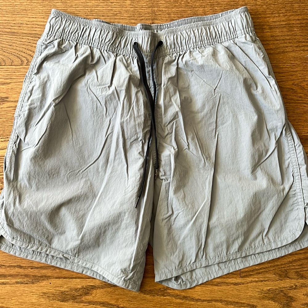 H&M Men’s Gray Shorts.